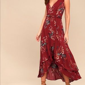 LuLu‘s Amal Burgundy Floral Print Wrap Maxi Dress